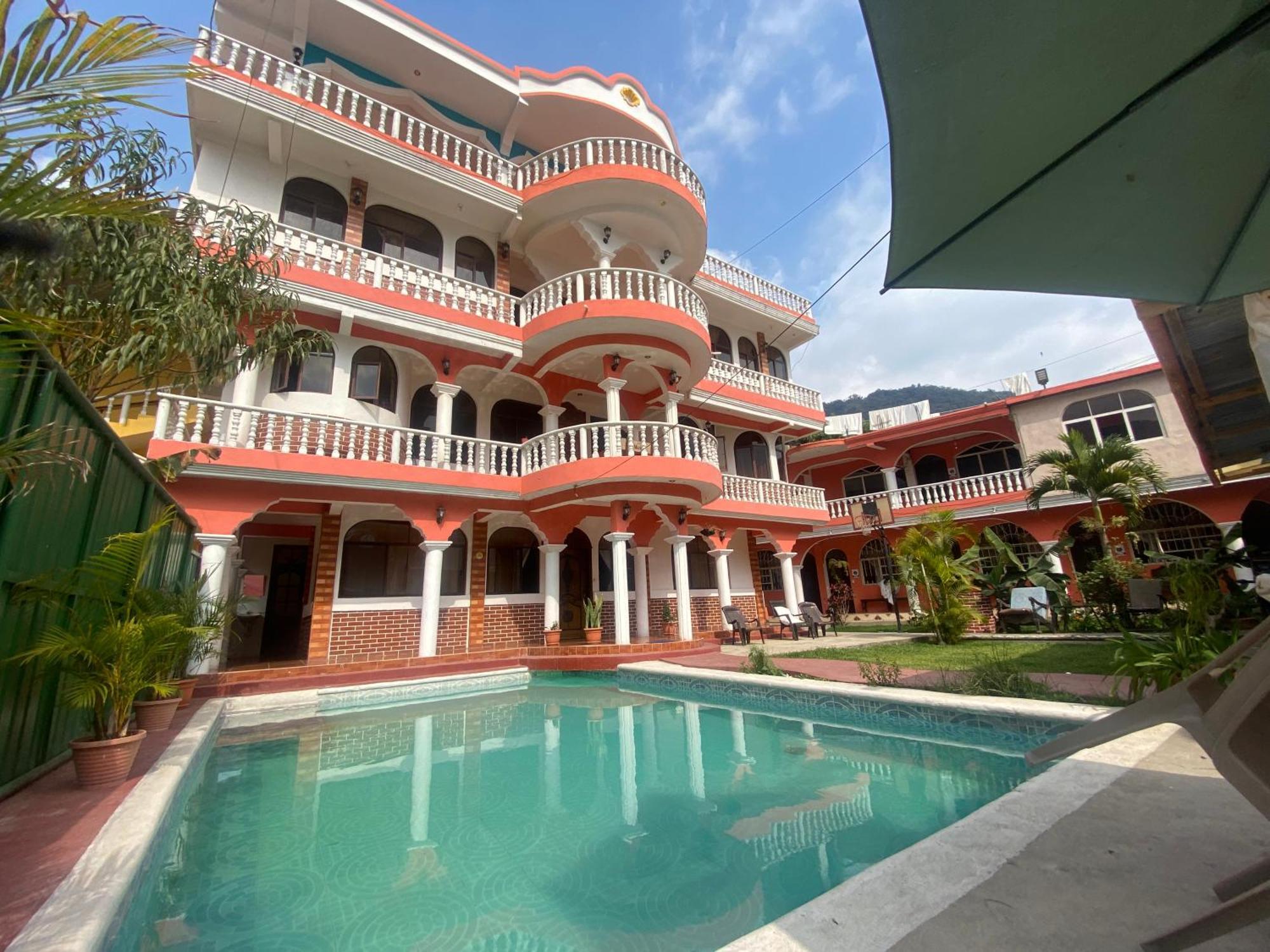 Hotel Posada Gutierrez Panajachel Ngoại thất bức ảnh