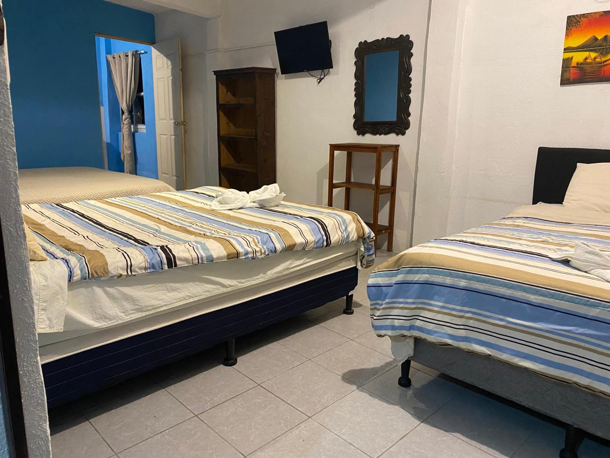 Hotel Posada Gutierrez Panajachel Ngoại thất bức ảnh