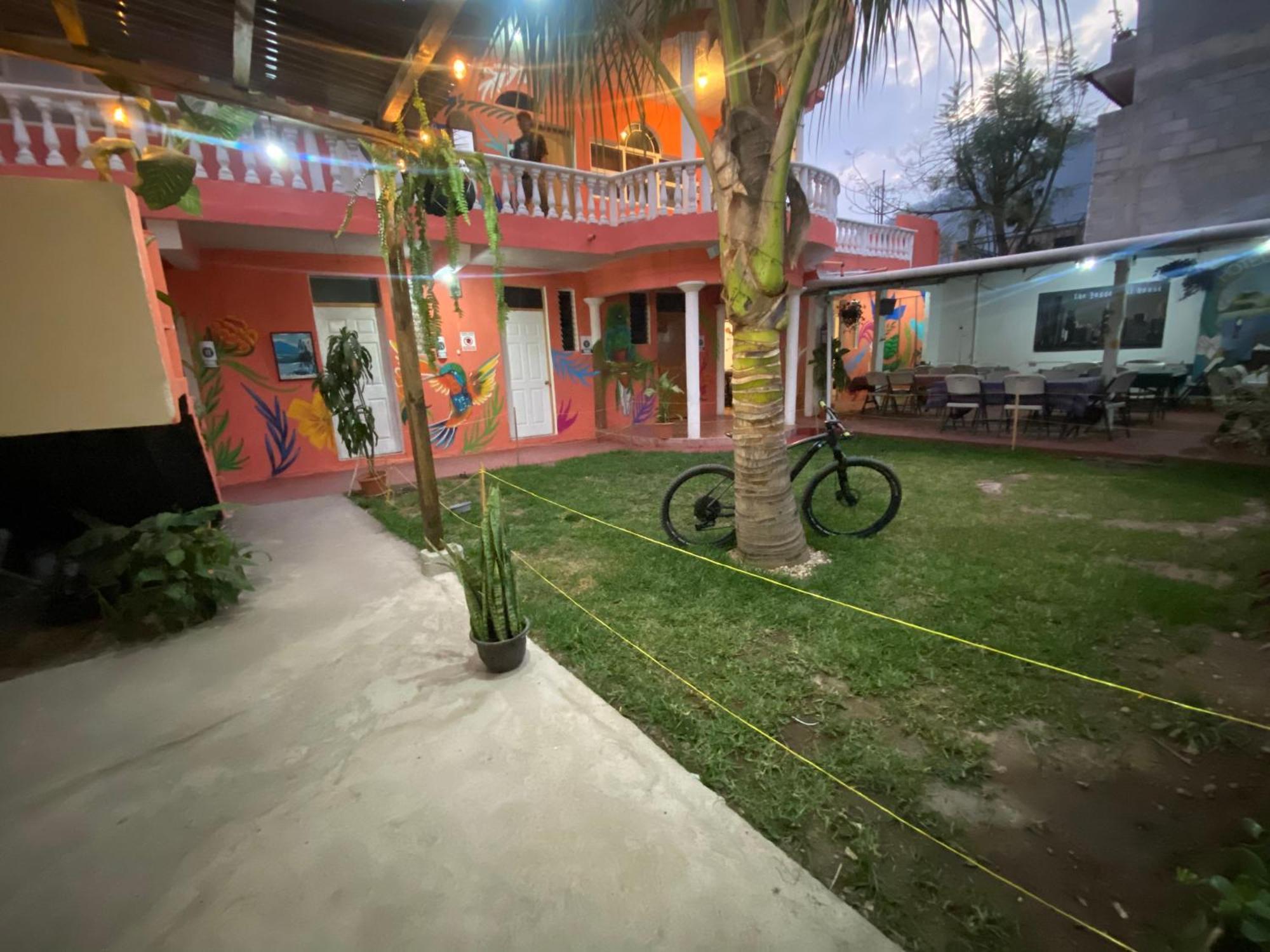 Hotel Posada Gutierrez Panajachel Ngoại thất bức ảnh
