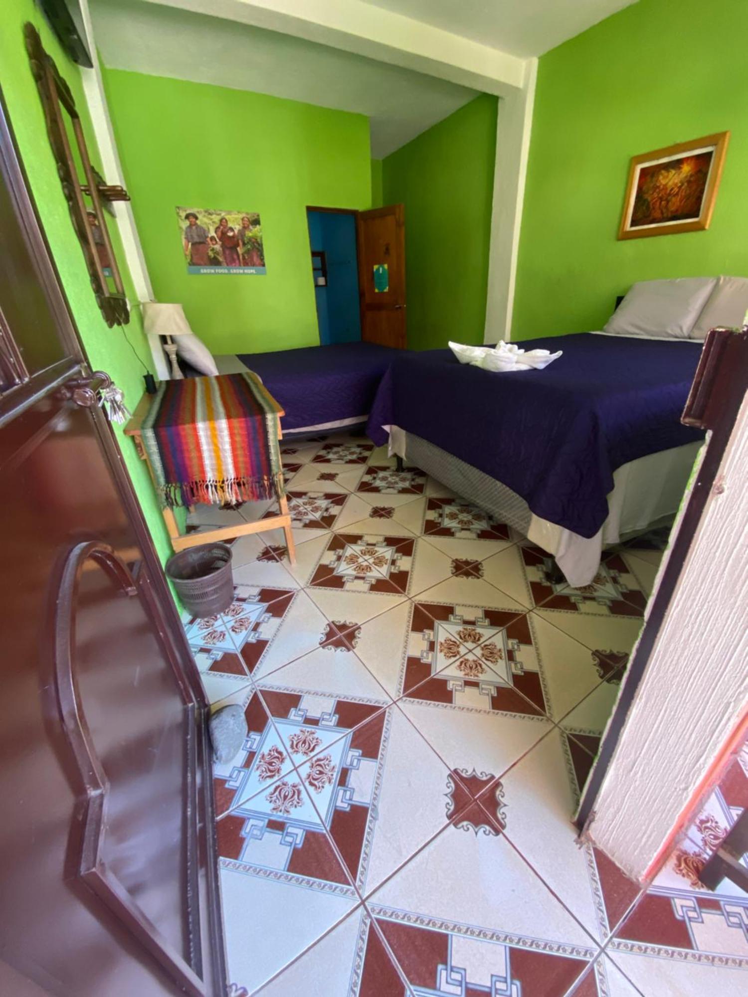 Hotel Posada Gutierrez Panajachel Ngoại thất bức ảnh