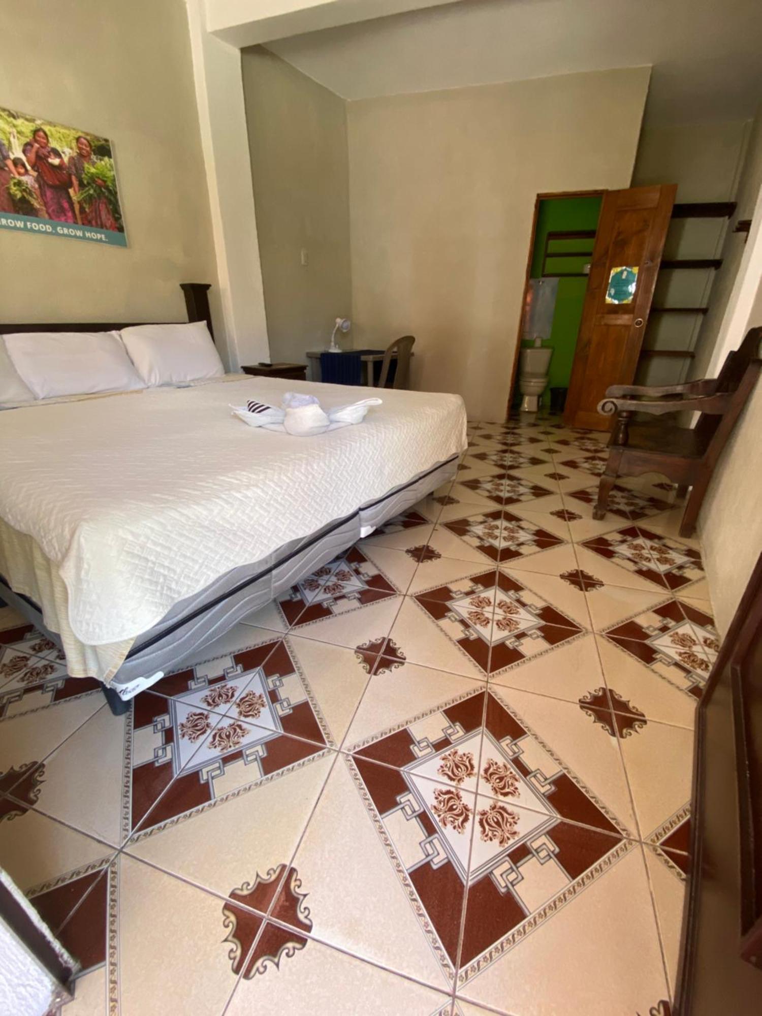 Hotel Posada Gutierrez Panajachel Ngoại thất bức ảnh