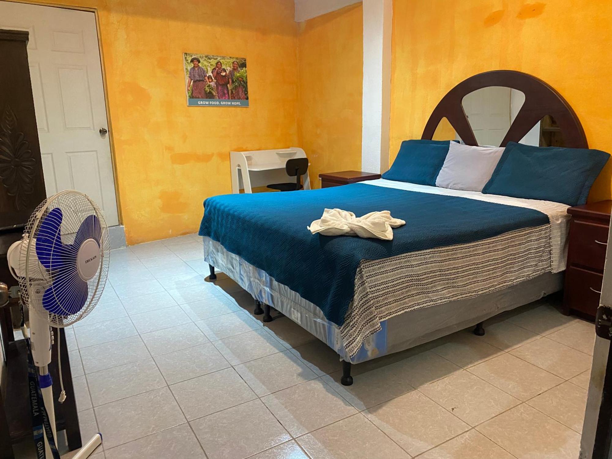 Hotel Posada Gutierrez Panajachel Ngoại thất bức ảnh